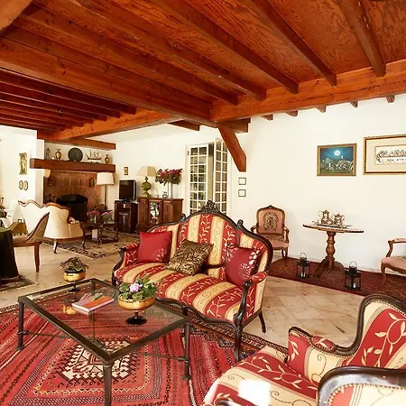 Santa Maria Casa Nostra Синтра